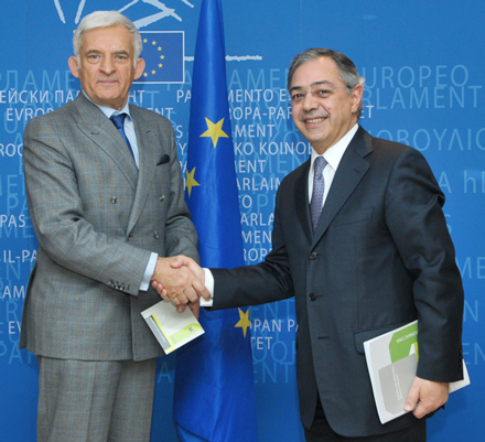 El Presidente del Parlamento europeo recibe el informe del Tribunal